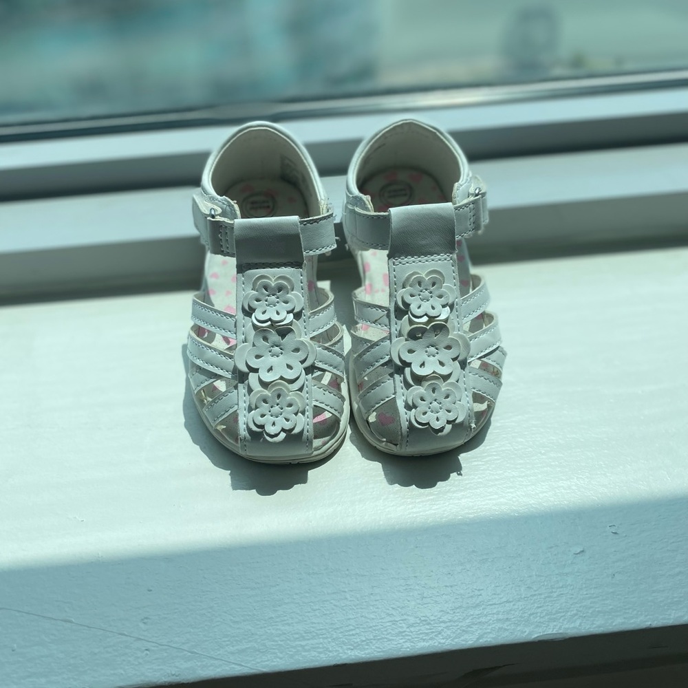 Lightly worn wonder nation sandals